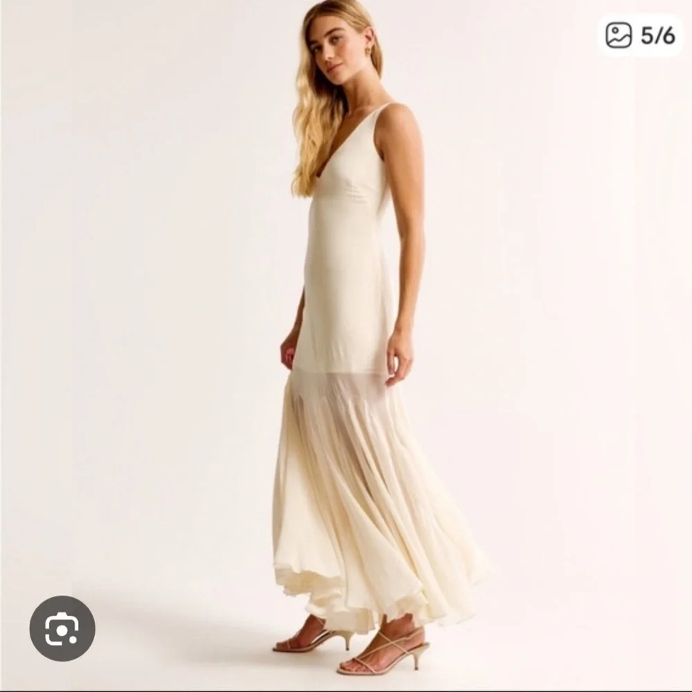 Abercrombie & Fitch Elegant plunge godet Cream Maxi‎ Dress